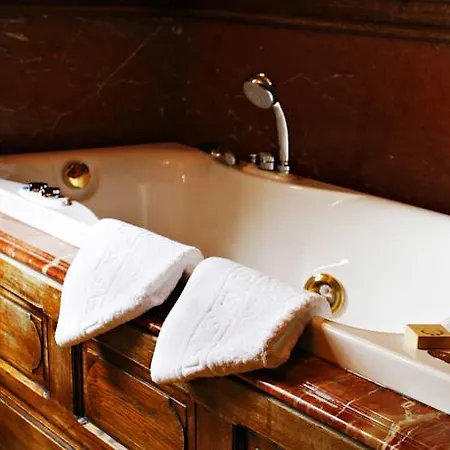 Chateau De La Treyne 4* Lacave (Lot)